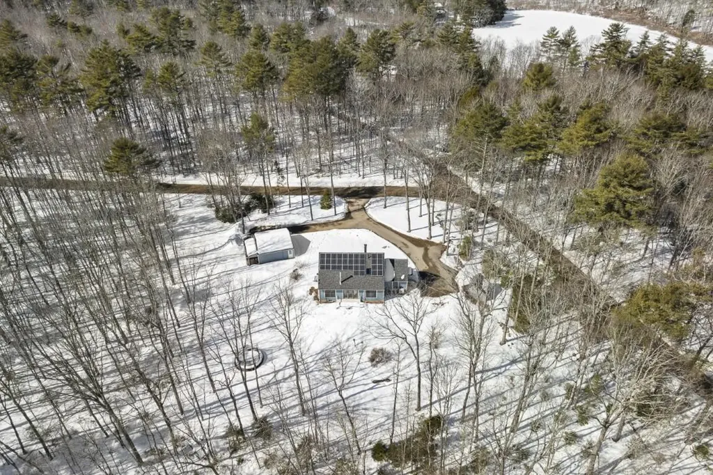 35 Old Farm Road Nobleboro ME 04555