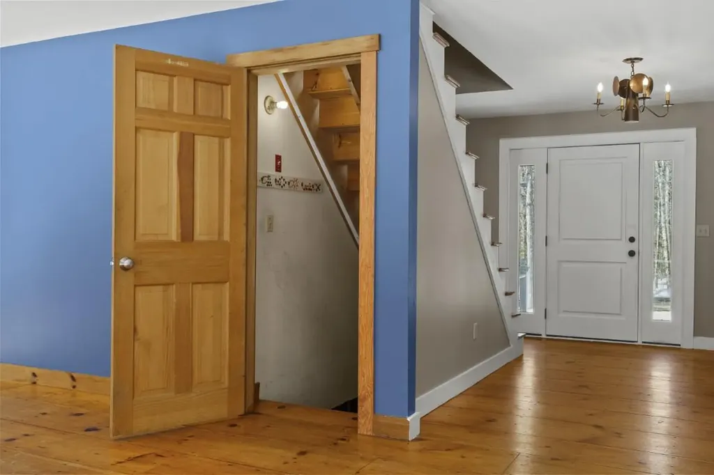 35 Old Farm Road Nobleboro ME 04555