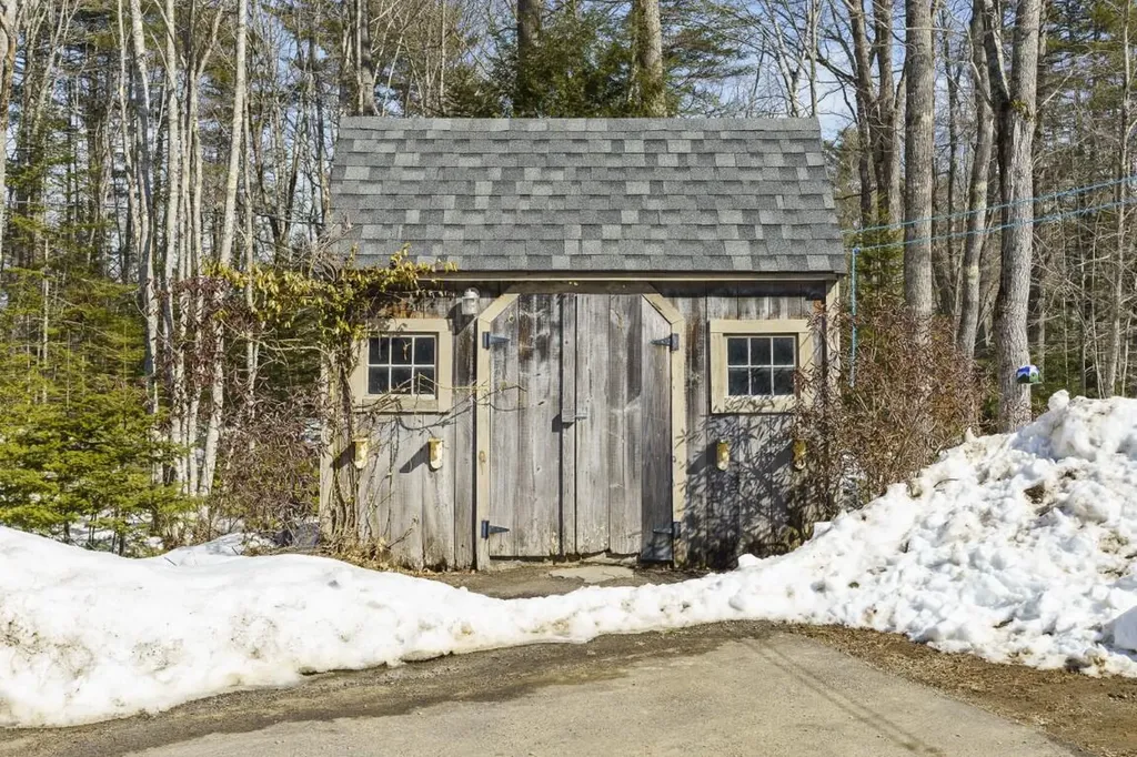 35 Old Farm Road Nobleboro ME 04555
