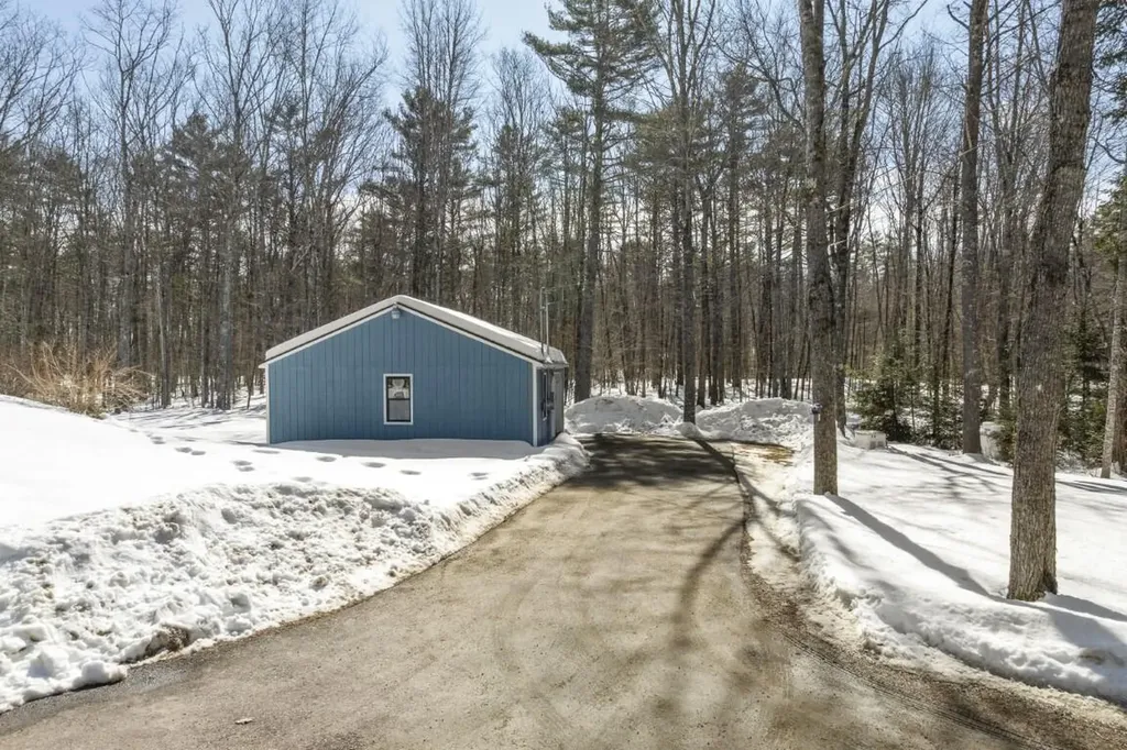 35 Old Farm Road Nobleboro ME 04555