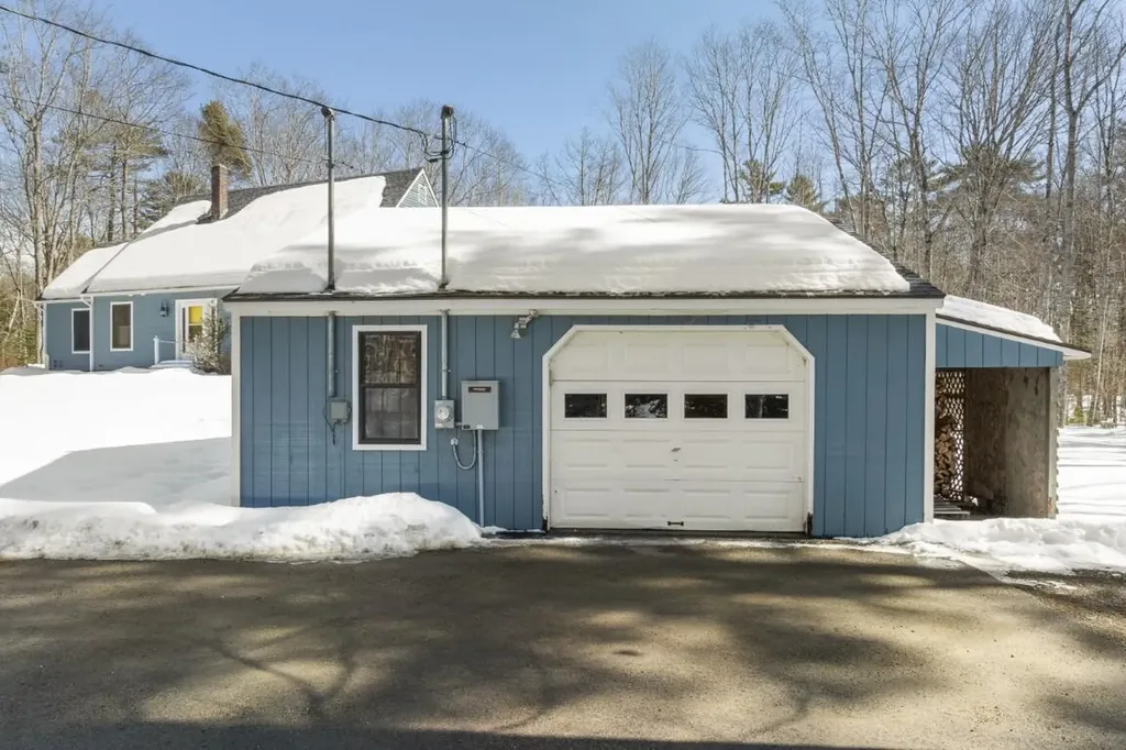 35 Old Farm Road Nobleboro ME 04555