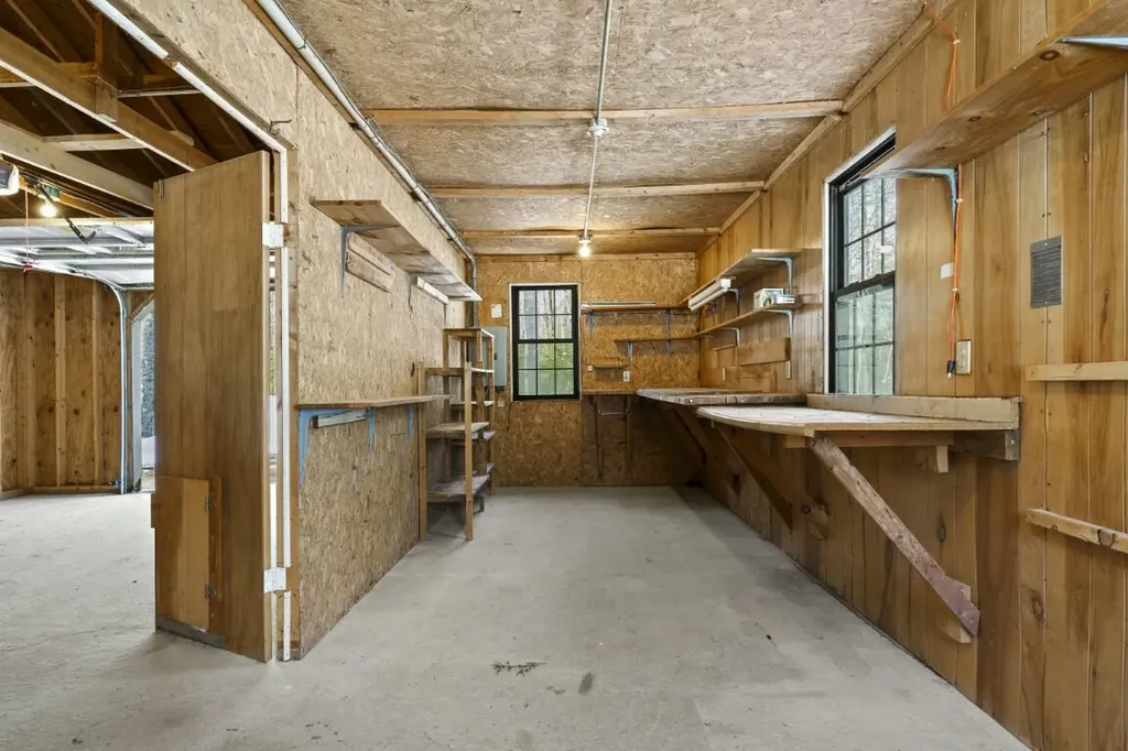 35 Old Farm Road Nobleboro ME 04555