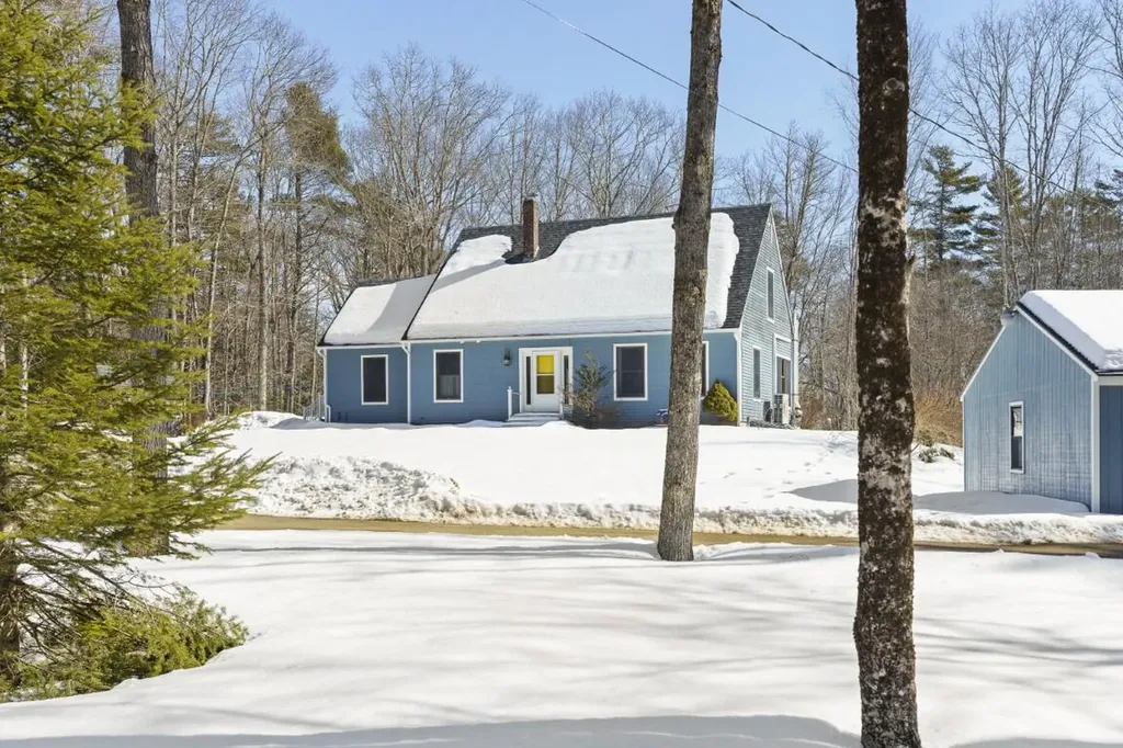 35 Old Farm Road Nobleboro ME 04555