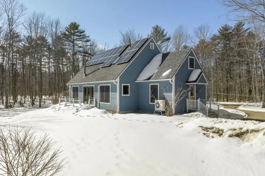 35 Old Farm Road Nobleboro ME 04555