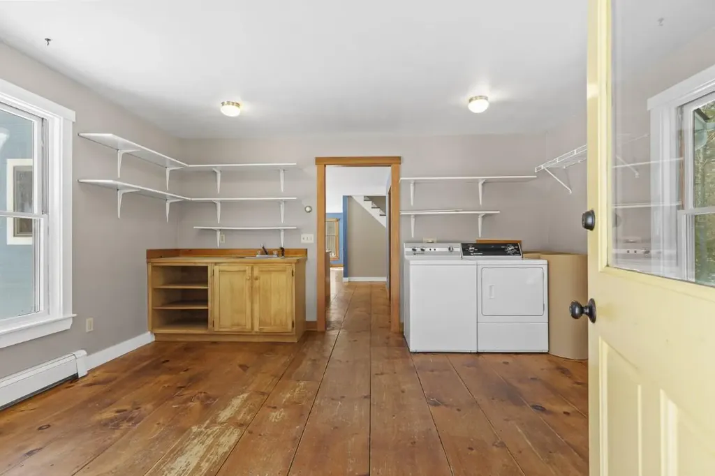 35 Old Farm Road Nobleboro ME 04555