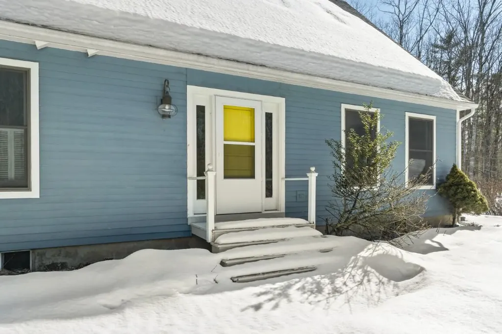 35 Old Farm Road Nobleboro ME 04555