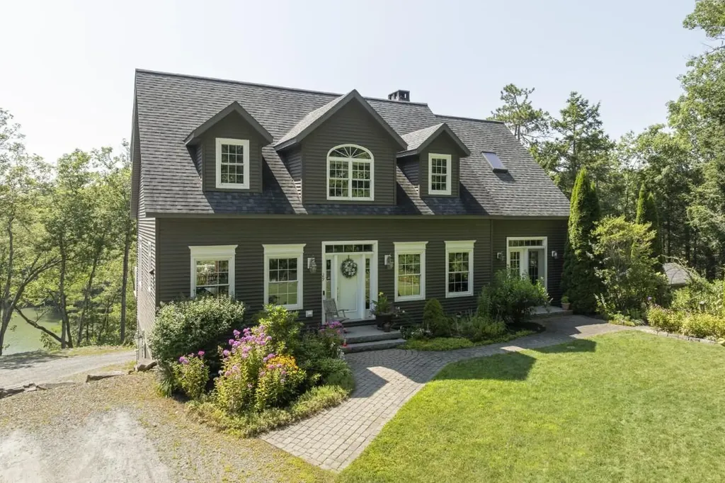 29 Wiscasset Road Boothbay ME 04537