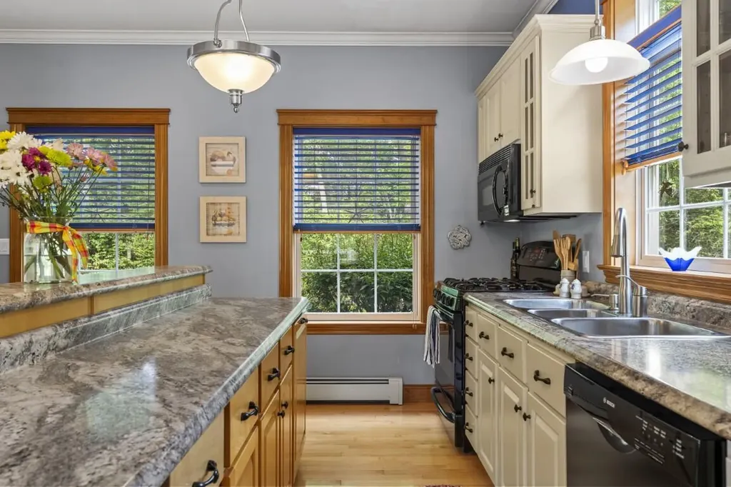 29 Wiscasset Road Boothbay ME 04537