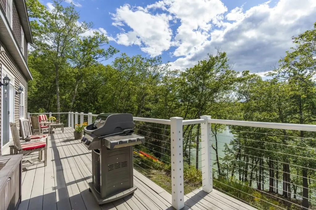 29 Wiscasset Road Boothbay ME 04537