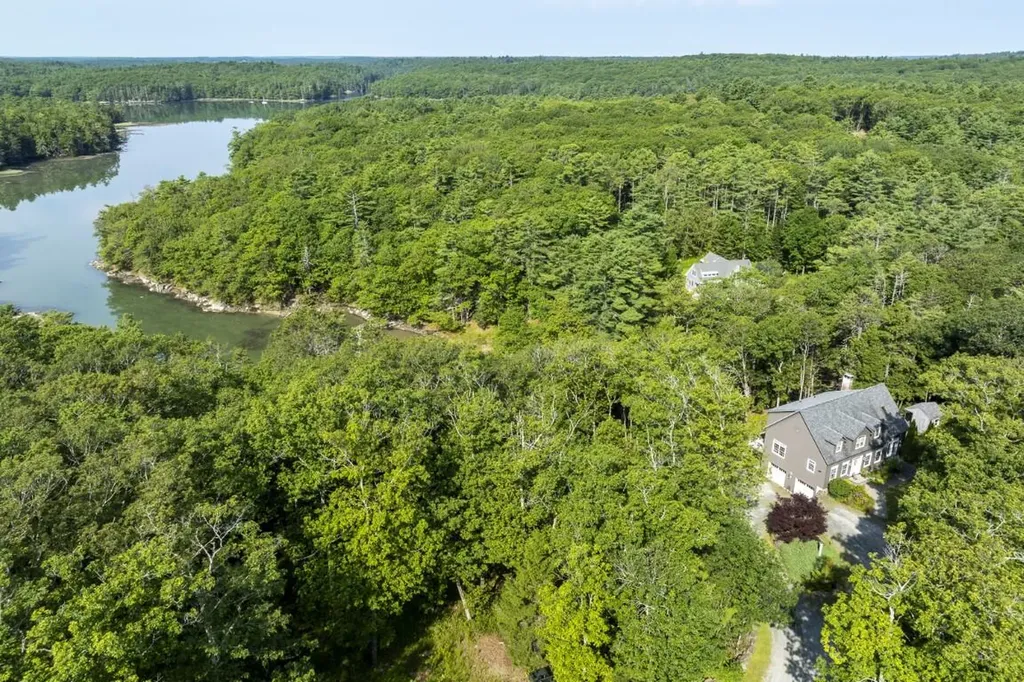 29 Wiscasset Road Boothbay ME 04537
