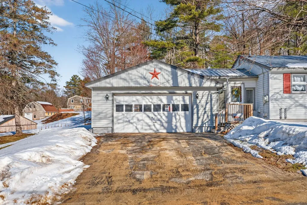 4 Thurlow Avenue Paris ME 04281