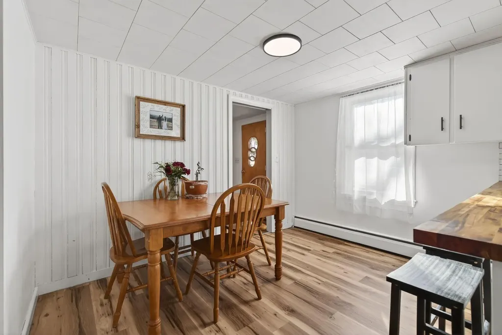 4 Thurlow Avenue Paris ME 04281