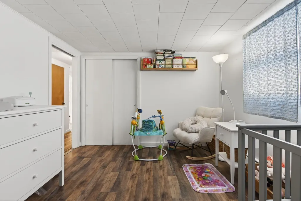 4 Thurlow Avenue Paris ME 04281