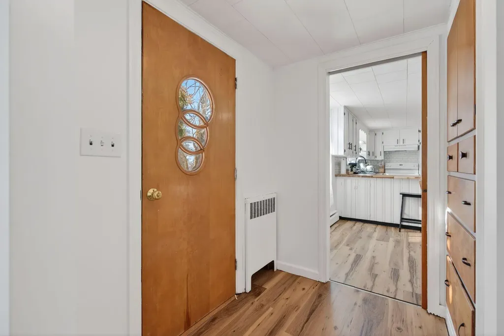 4 Thurlow Avenue Paris ME 04281