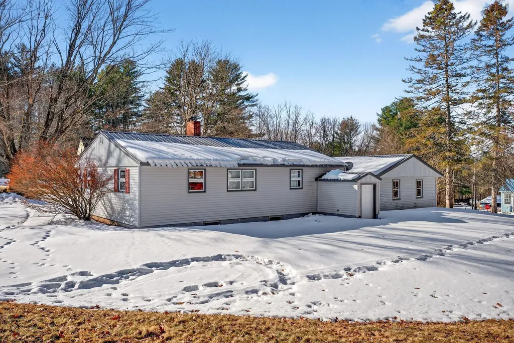 4 Thurlow Avenue Paris ME 04281