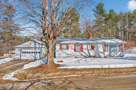 4 Thurlow Avenue Paris ME 04281