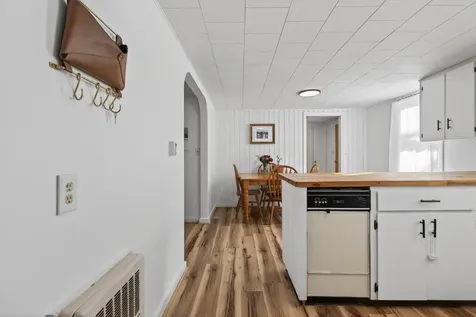 4 Thurlow Avenue Paris ME 04281