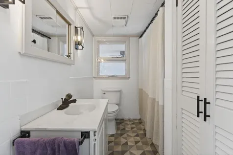 4 Thurlow Avenue Paris ME 04281