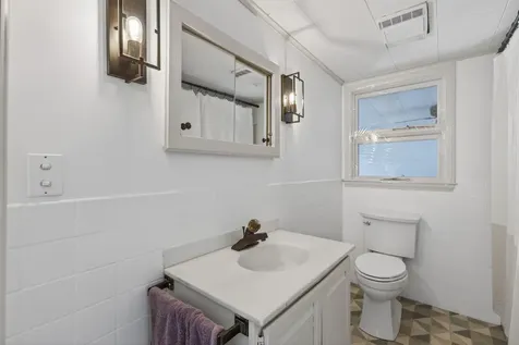 4 Thurlow Avenue Paris ME 04281