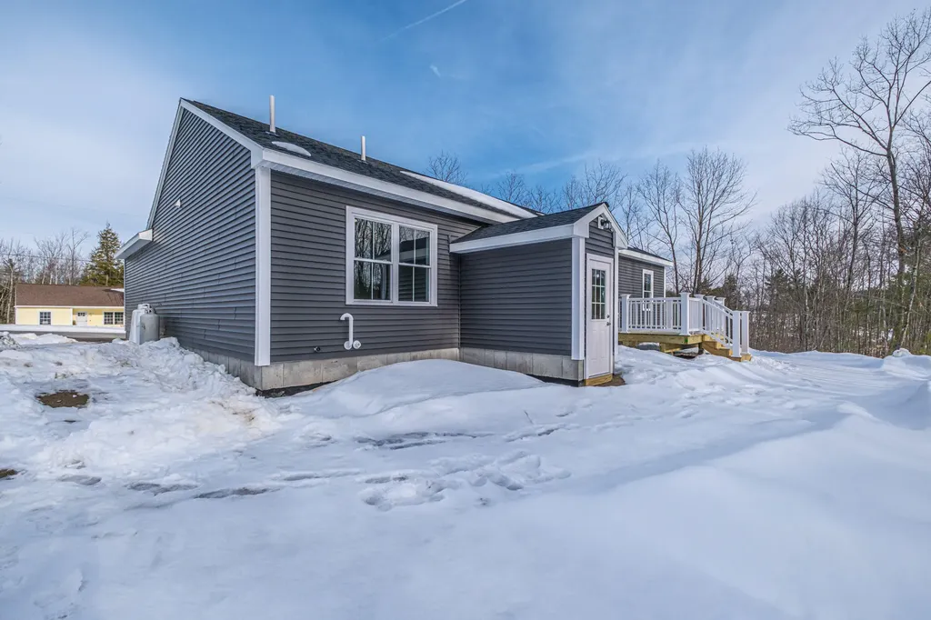 3 Lochview Drive Lewiston ME 04240