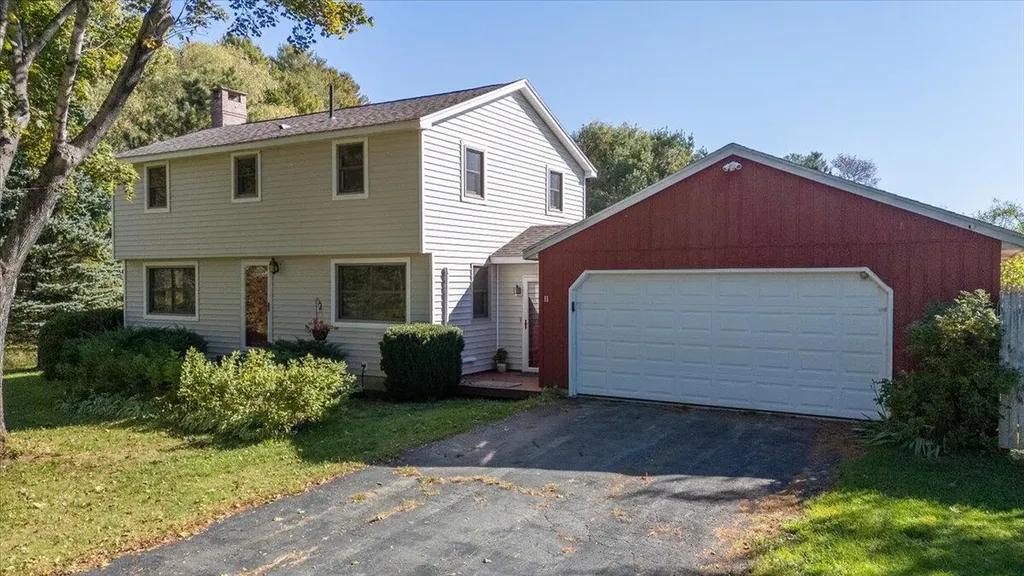 11 Sunnyfield Lane Warren ME 04864