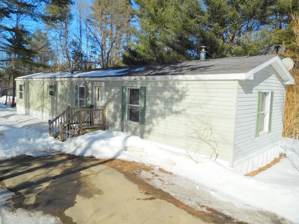 23 Warren Avenue Gardiner ME 04345