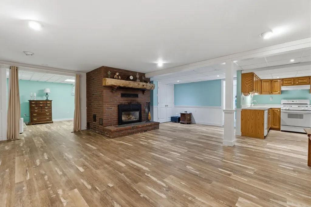 6 Lufkin Lane Mercer ME 04957