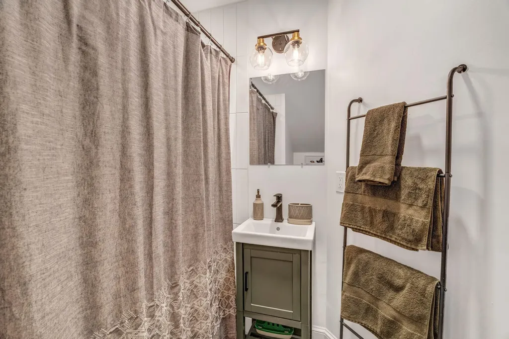 32 Northern Avenue Hampden ME 04444