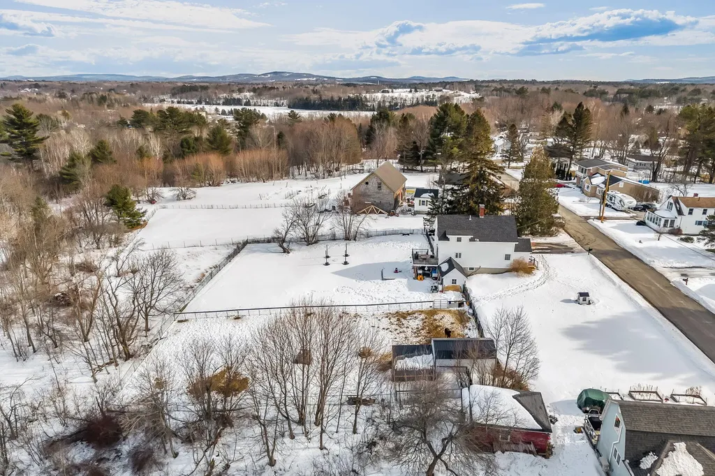 32 Northern Avenue Hampden ME 04444