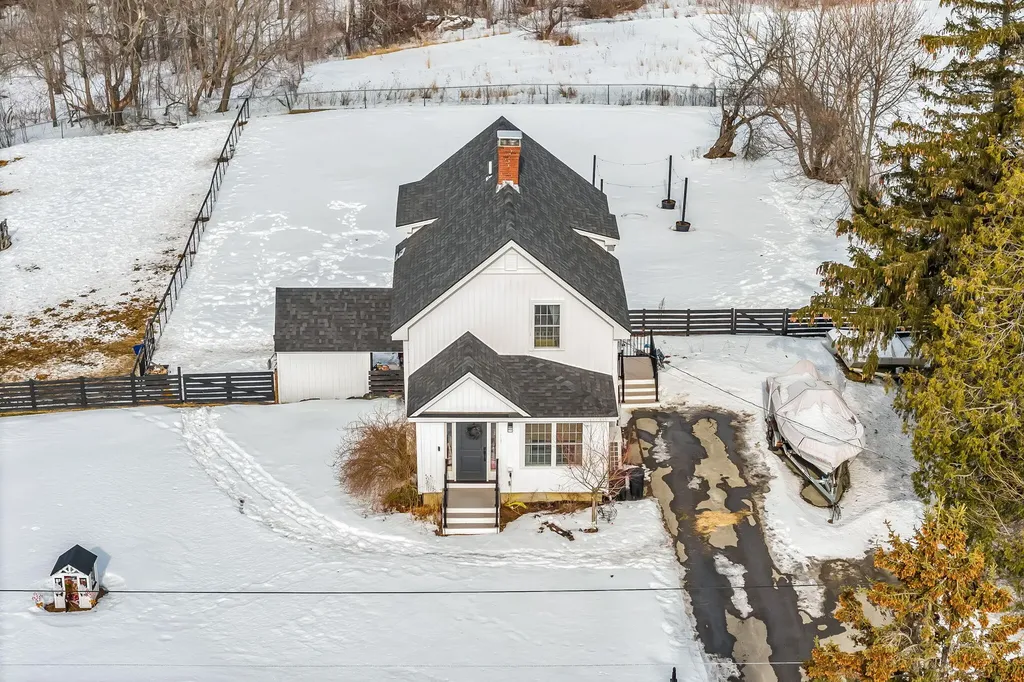 32 Northern Avenue Hampden ME 04444
