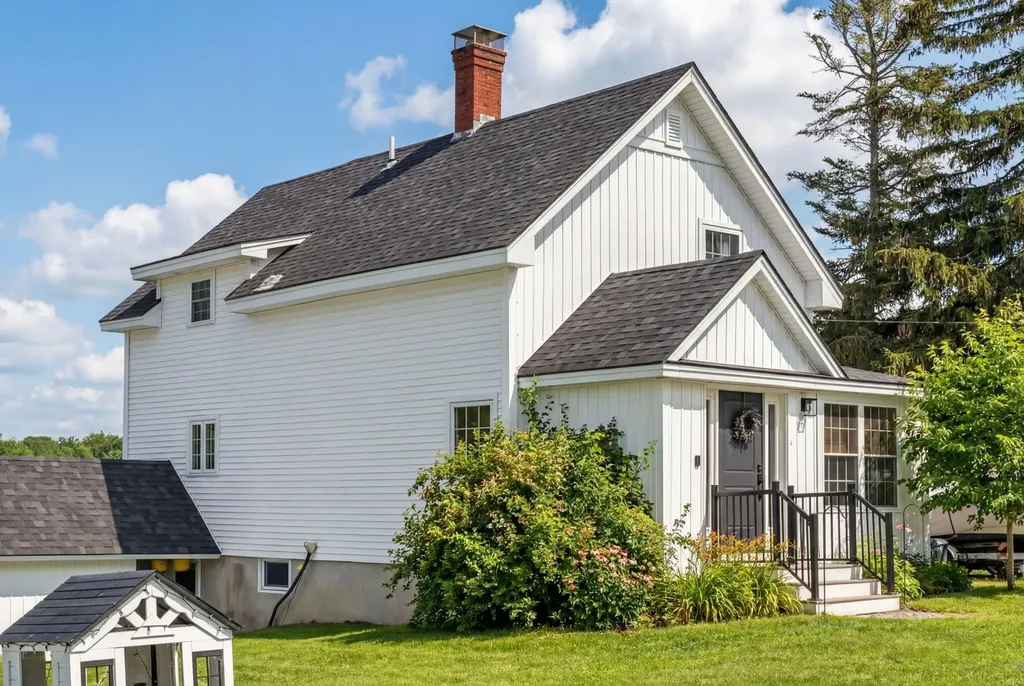 32 Northern Avenue Hampden ME 04444