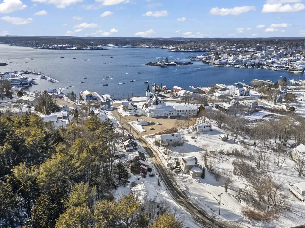 21 Lobster Cove Road Boothbay Harbor ME 04538