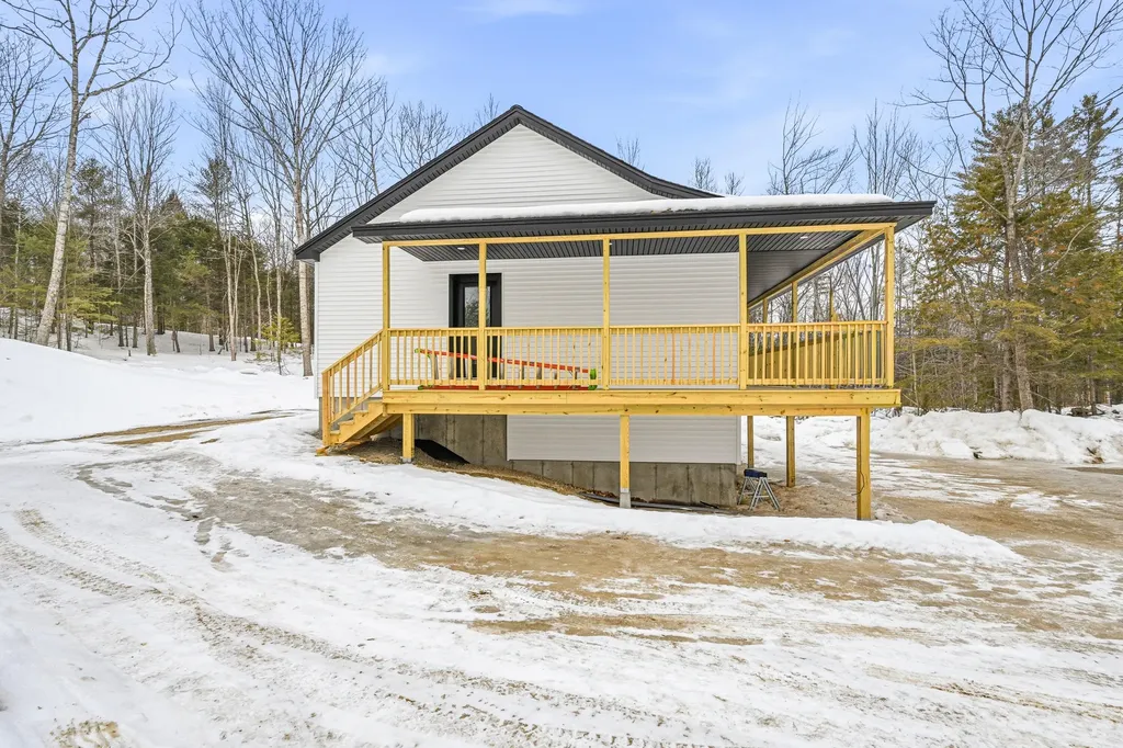 102 Noble Road Oxford ME 04270
