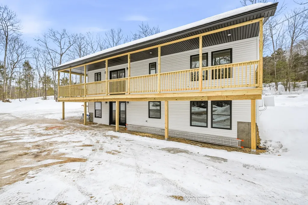 102 Noble Road Oxford ME 04270