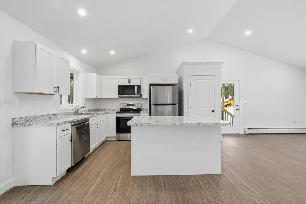 102 Noble Road Oxford ME 04270