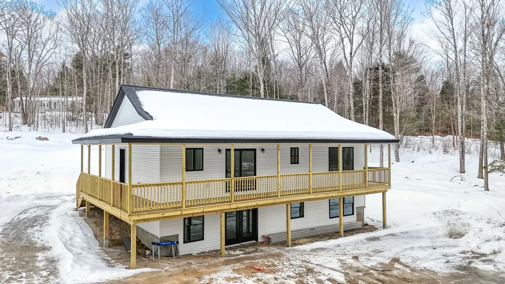 102 Noble Road Oxford ME 04270