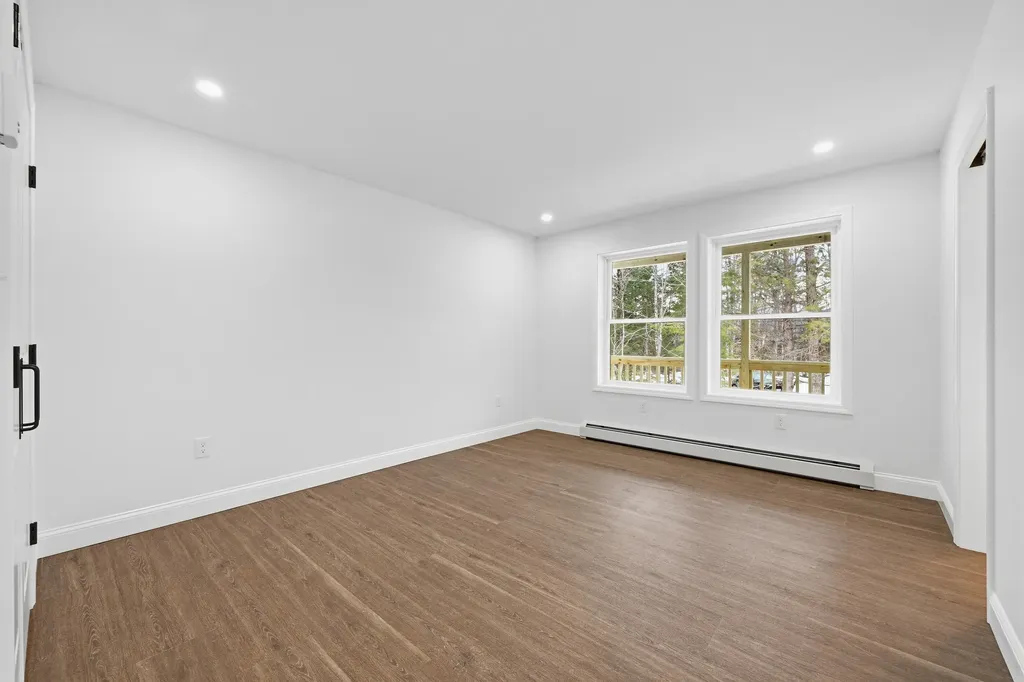 102 Noble Road Oxford ME 04270
