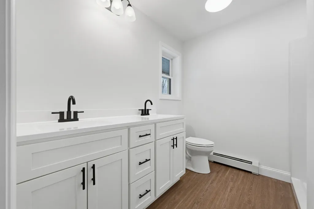 102 Noble Road Oxford ME 04270
