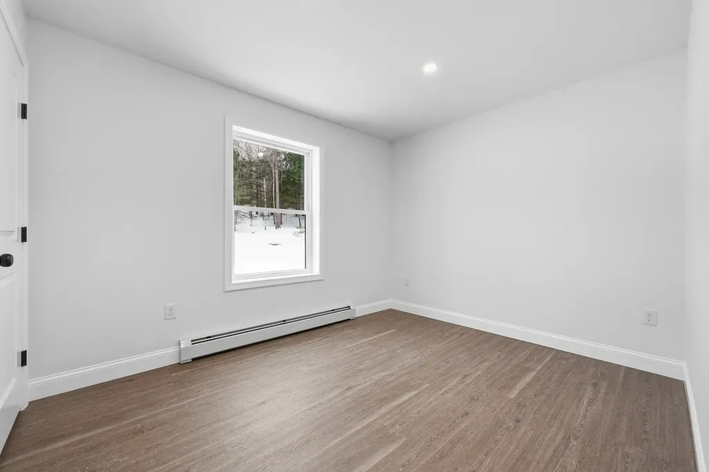 102 Noble Road Oxford ME 04270