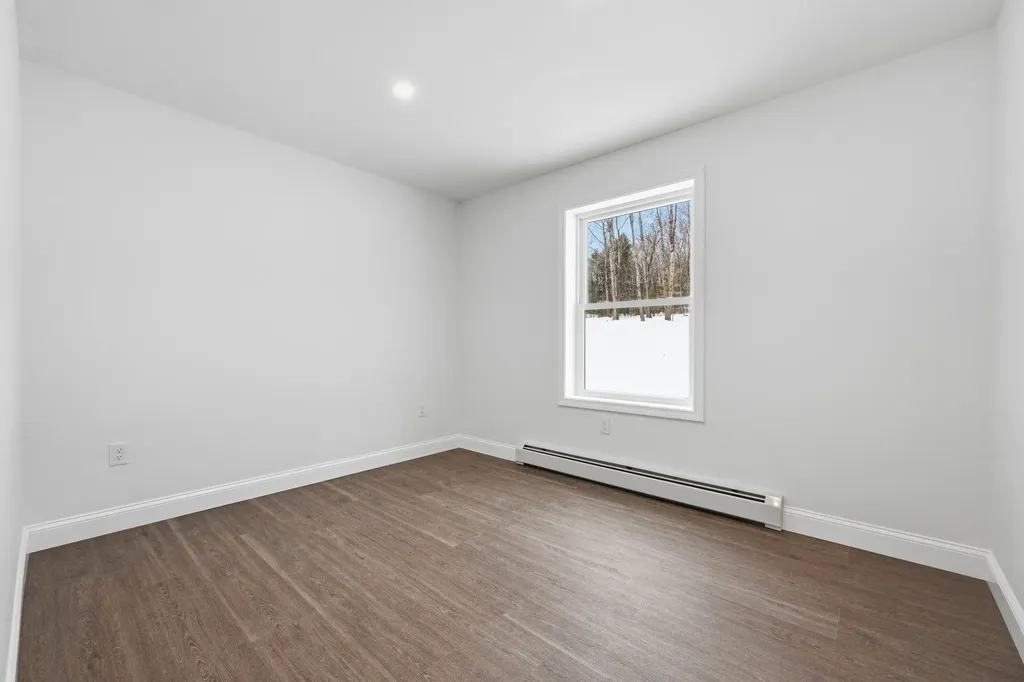 102 Noble Road Oxford ME 04270