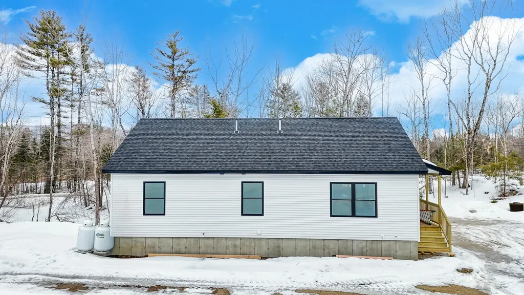 102 Noble Road Oxford ME 04270