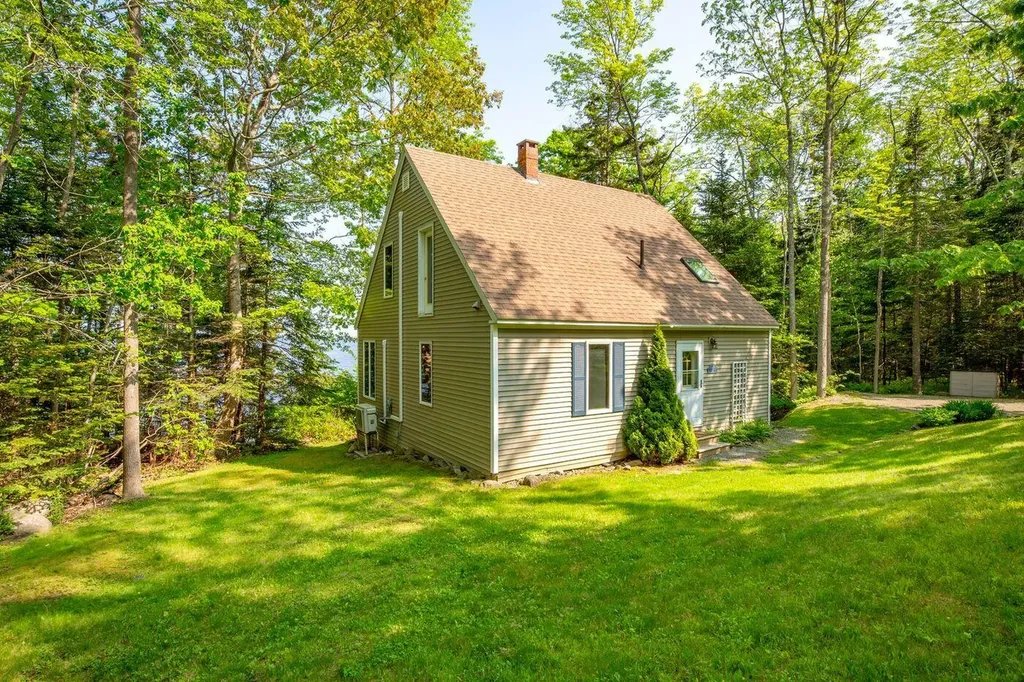 15 Eds Road Camden ME 04843
