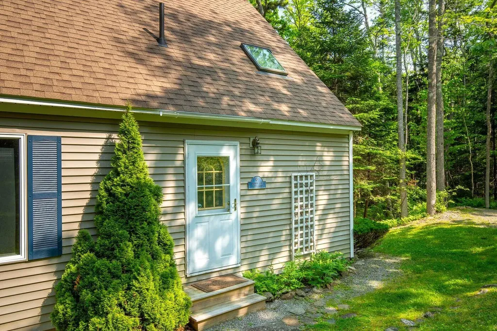 15 Eds Road Camden ME 04843