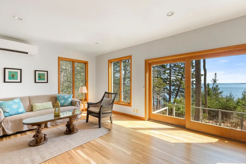 15 Eds Road Camden ME 04843