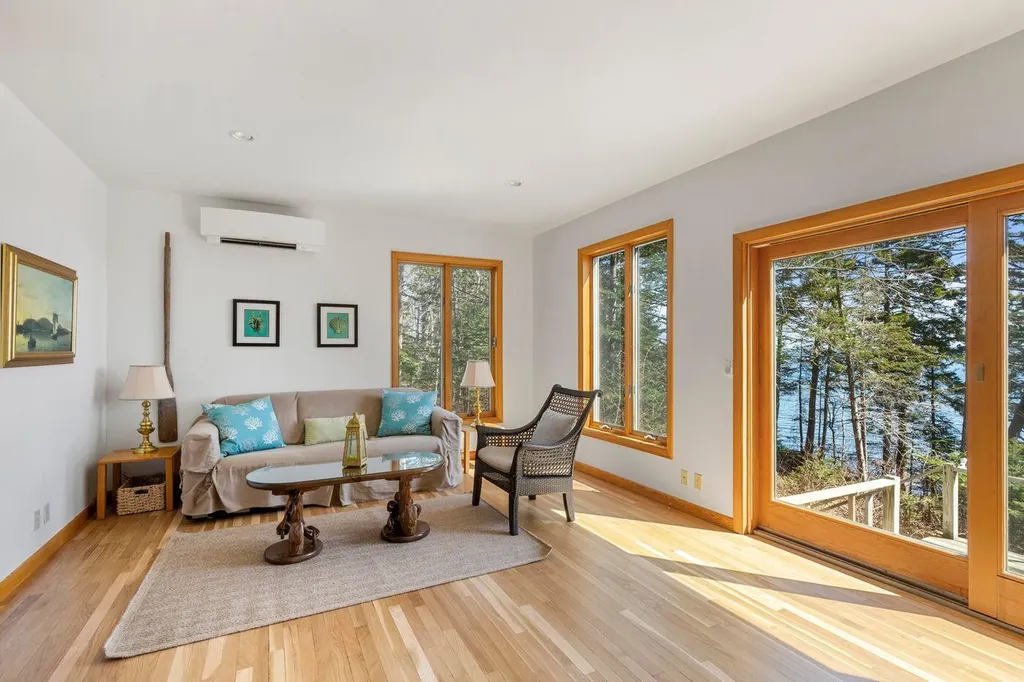 15 Eds Road Camden ME 04843