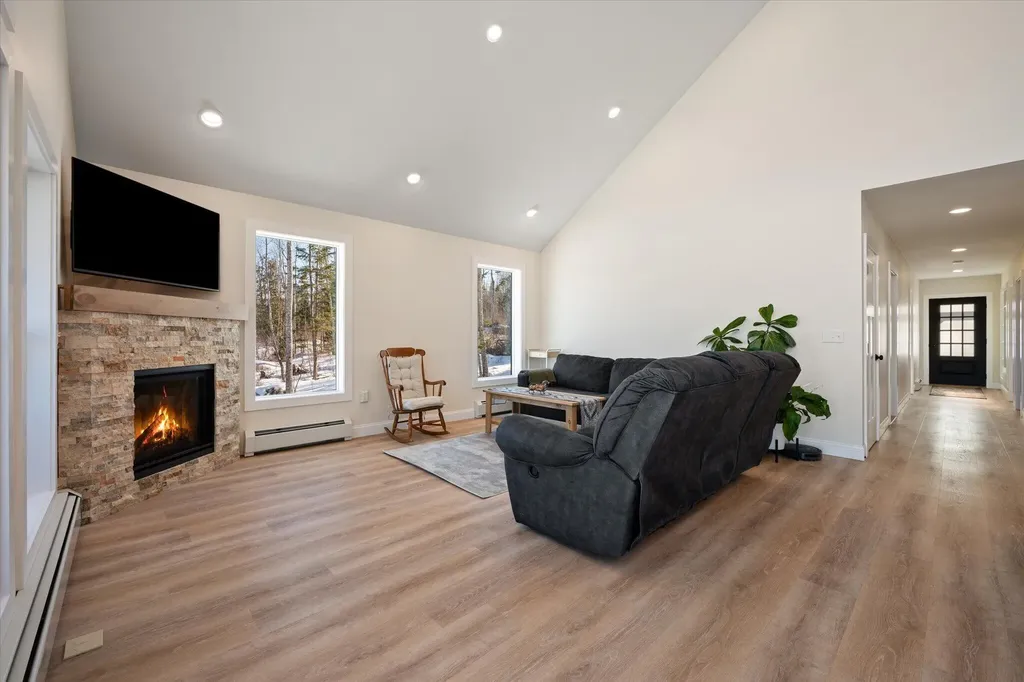 1431 Kennebec Road Hampden ME 04444