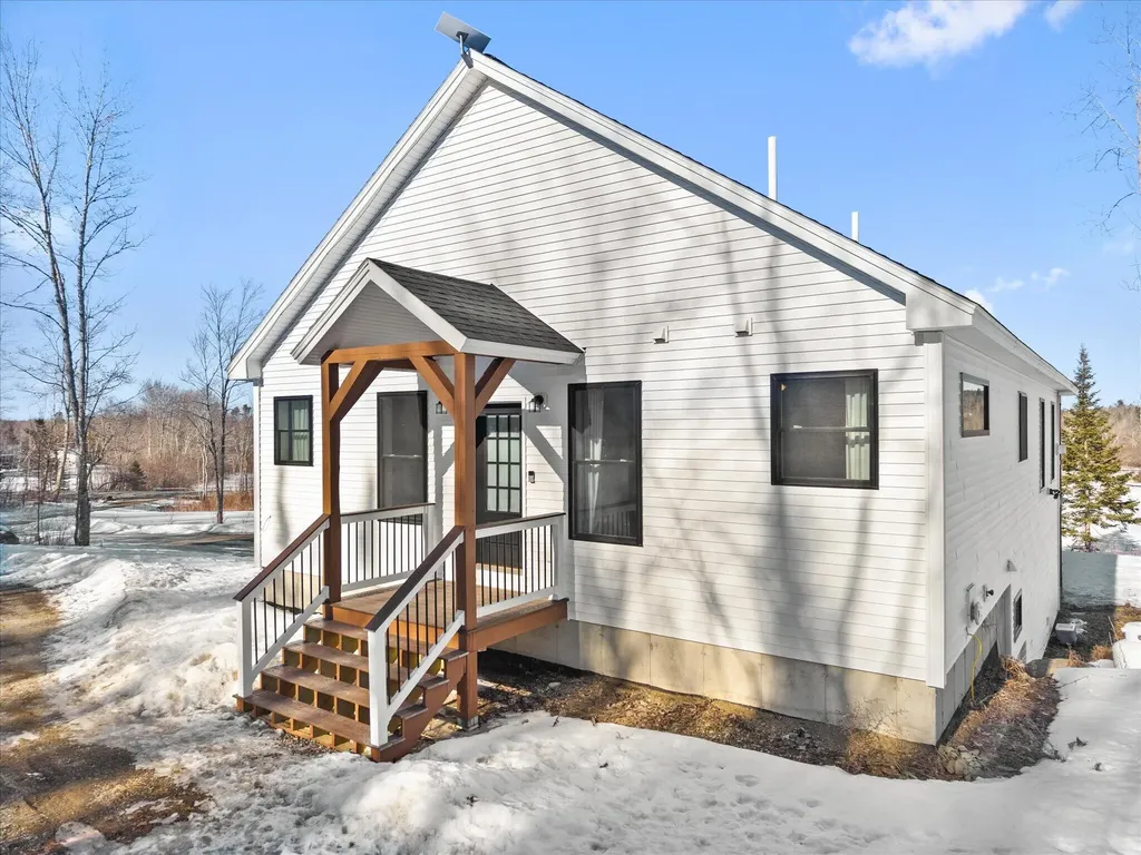 1431 Kennebec Road Hampden ME 04444