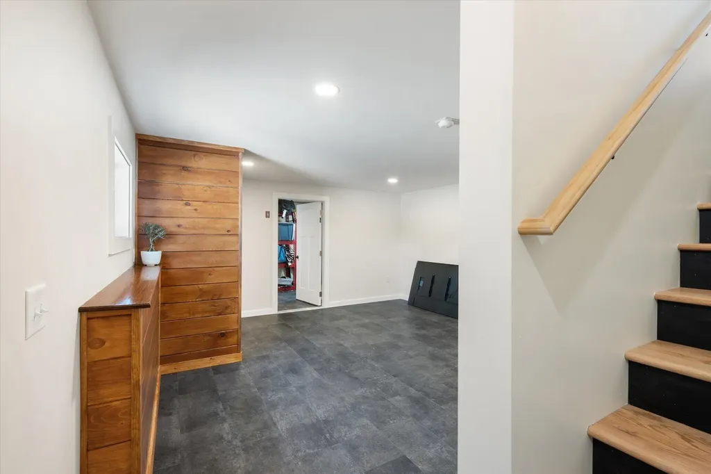 1431 Kennebec Road Hampden ME 04444