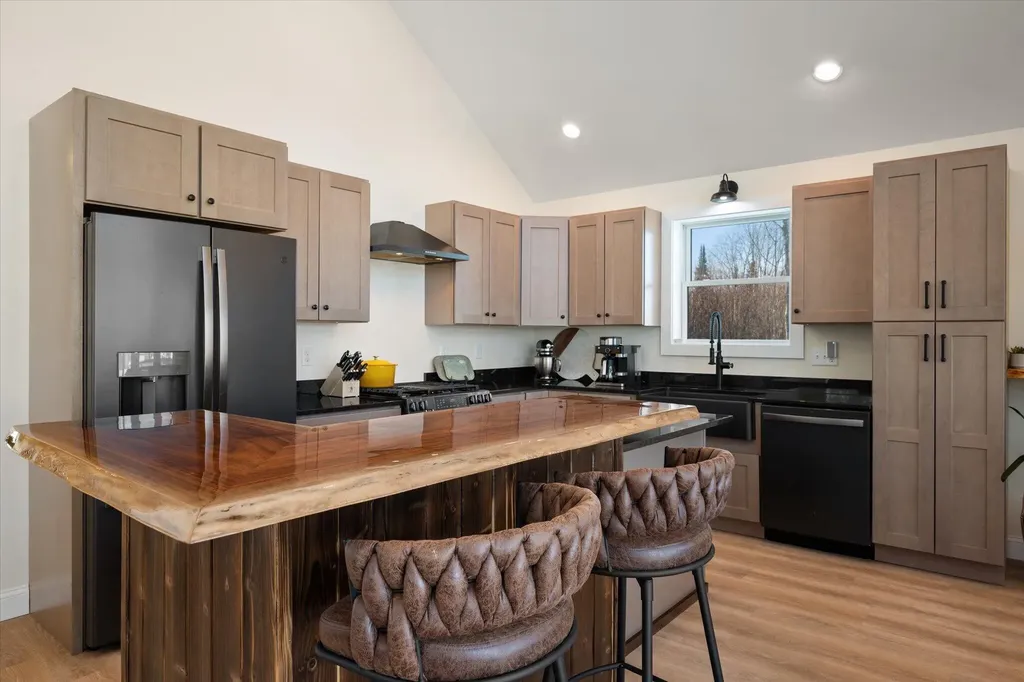 1431 Kennebec Road Hampden ME 04444
