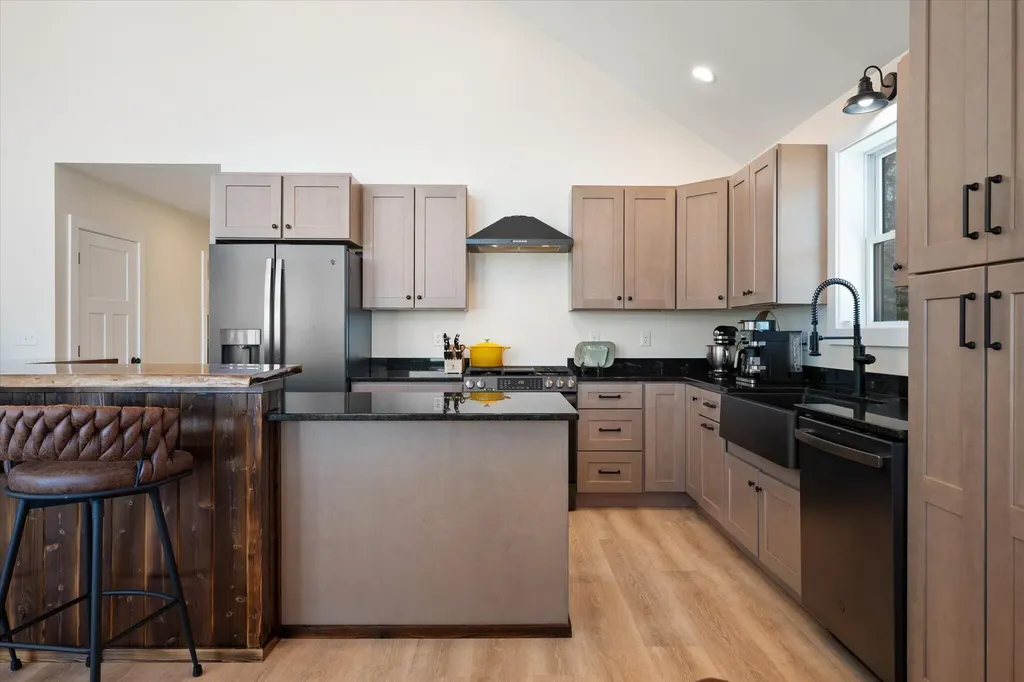 1431 Kennebec Road Hampden ME 04444